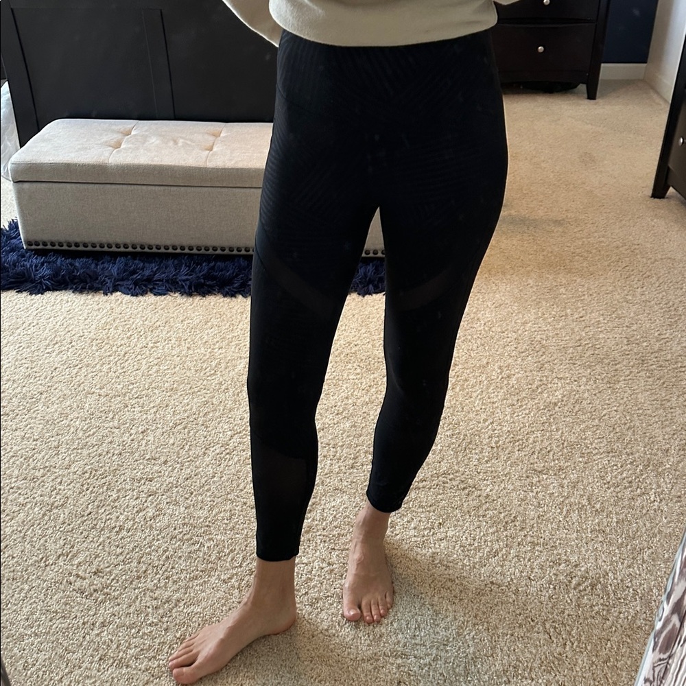 Old Navy leggings high-rise. Size medium. 7/8 length
